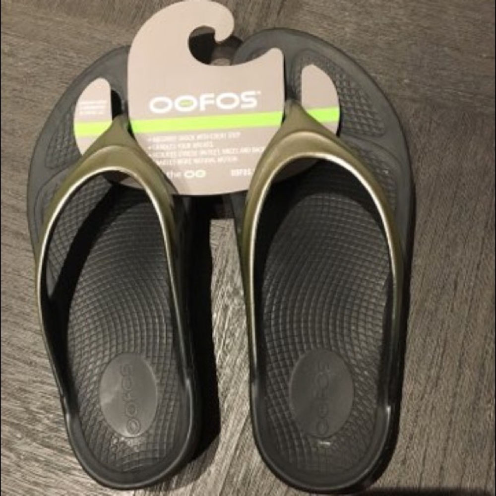 Oofos flip flops